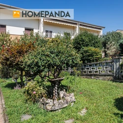 Villetta a schiera con box e giardino