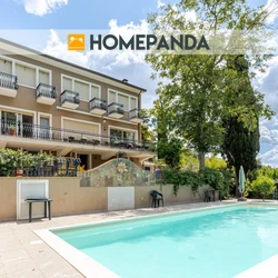 Appartamento in villa ristrutturato con giardino e piscina