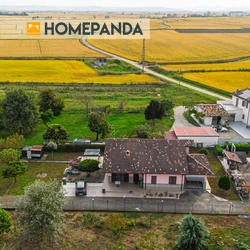 VILLA SU UNICO LIVELLO CON GIARDINO E BOX