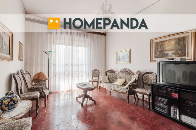 Vendita immobile con ingresso indipendente al piano Terra e sviluppo al primo e ultimo piano.