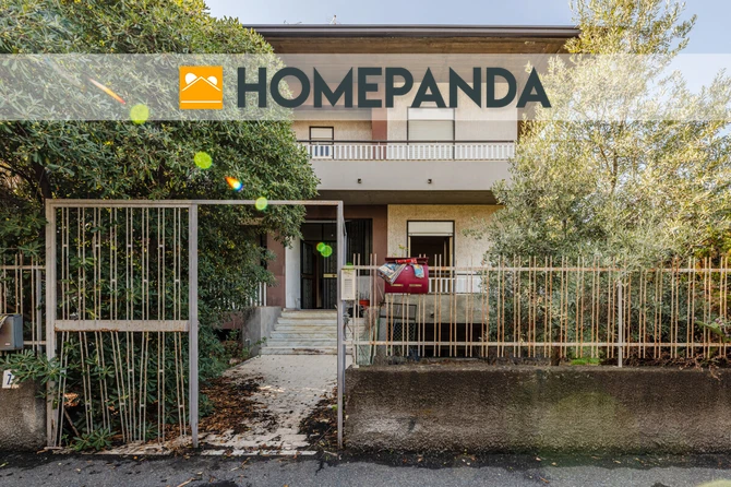 Villa semi-indipendente con accessi e spazi esterni ad uso privato
