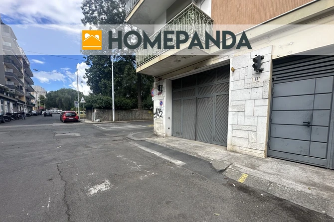 Box garage ristrutturato in locazione a piano seminterrato