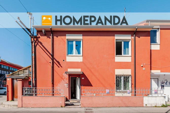 Intera Palazzina con Ingressi Indipendenti a Verona