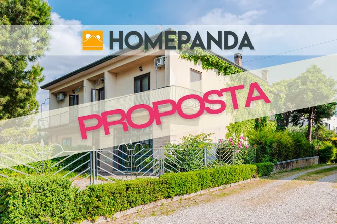 Porzione di bifamiliare con ampi spazi, terrazza, giardino e negozio e magazzino