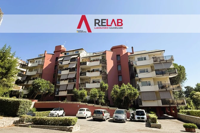 Cassia – ZONA DUE PONTI in elegante comprensorio con portiere 